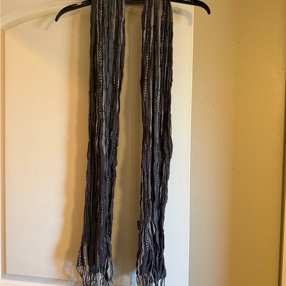Stylish Gray and Black Scarf